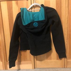 RARE teal and black Lululemon Scuba hoodie ! 🌺